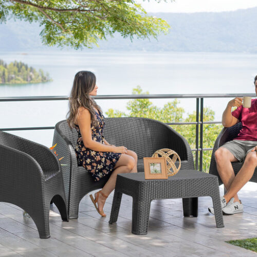 Actualiza tu terraza en Costa Rica con muebles de plástico modernos de Sanchia